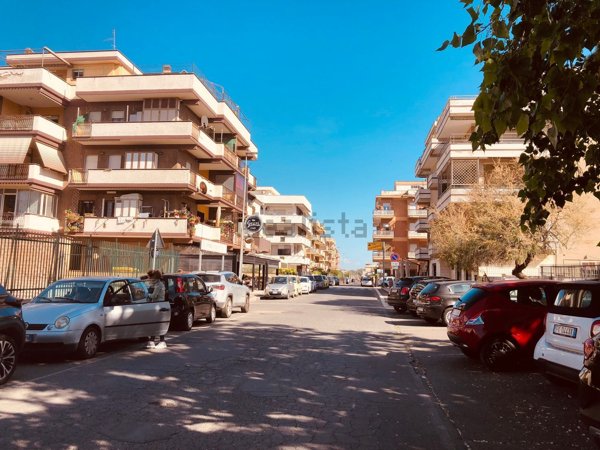 appartamento in vendita a Pomezia in zona Torvaianica