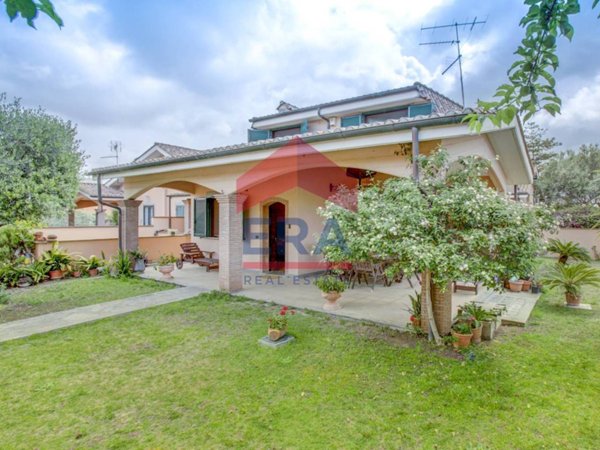 casa indipendente in vendita a Pomezia in zona Colli di Enea