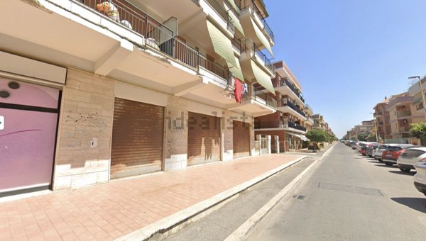 locale commerciale in vendita a Pomezia in zona Torvaianica