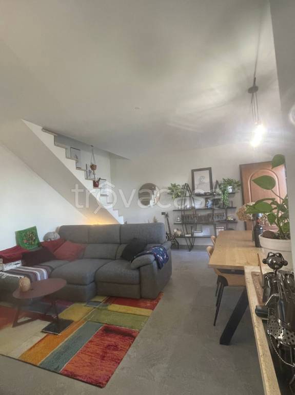 casa indipendente in vendita a Pomezia in zona Torvaianica