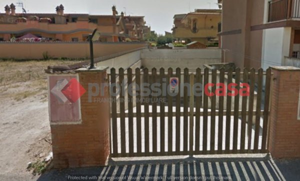 locale di sgombero in vendita a Pomezia in zona Torvaianica