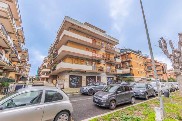 appartamento in vendita a Pomezia in zona Torvaianica