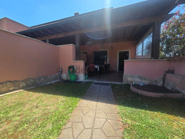 appartamento in vendita a Pomezia in zona Santa Procula