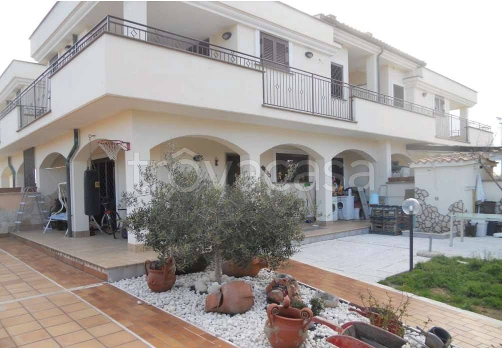 appartamento in vendita a Pomezia in zona Torvaianica