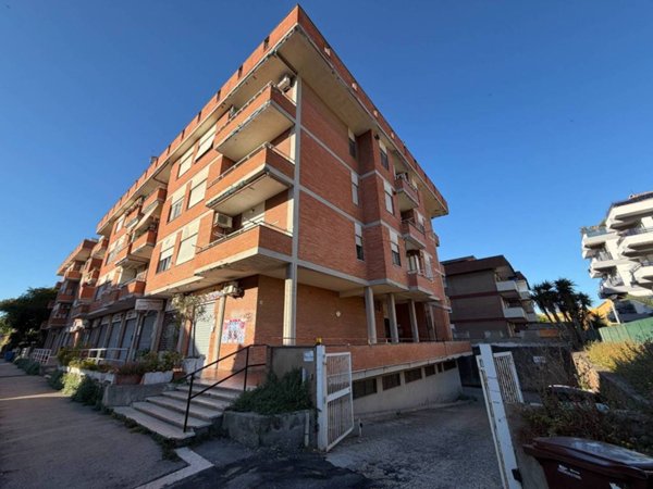 appartamento in vendita a Pomezia in zona Torvaianica