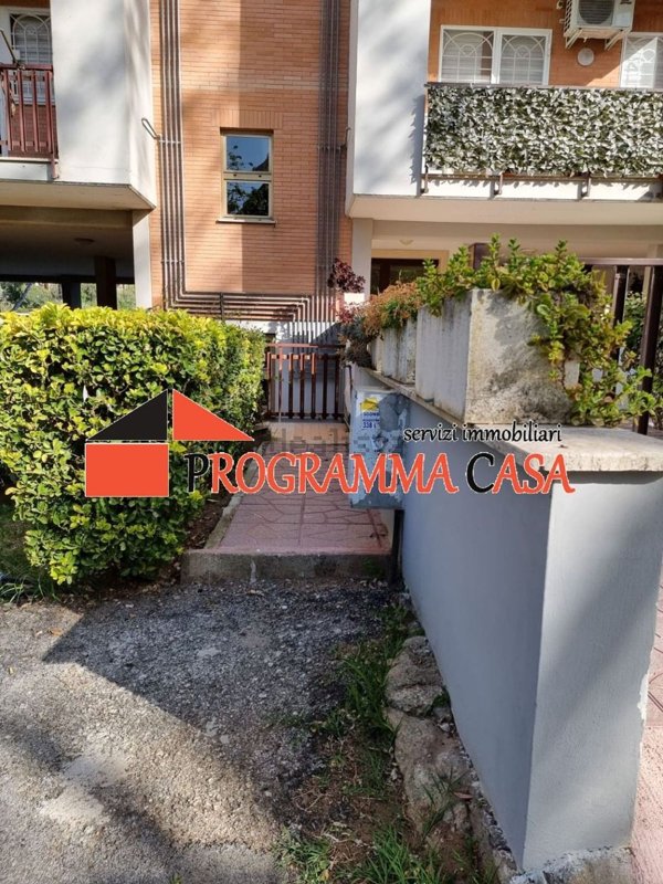 locale di sgombero in vendita a Pomezia
