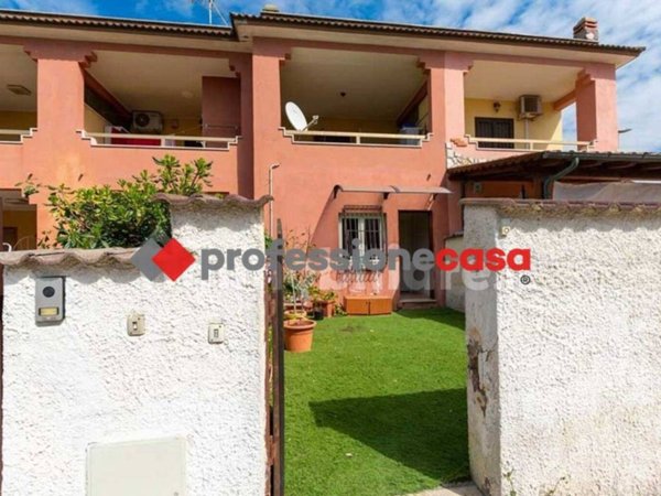 casa indipendente in vendita a Pomezia in zona Campo Ascolano