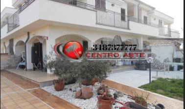 appartamento in vendita a Pomezia in zona Torvaianica