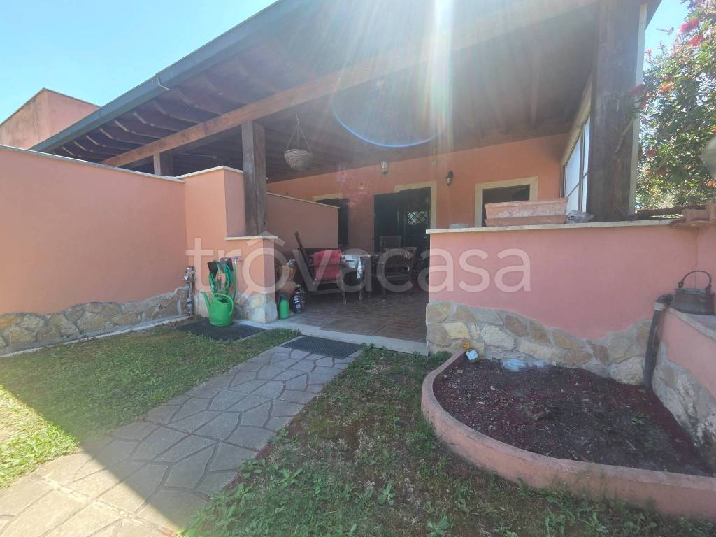 appartamento in vendita a Pomezia in zona Santa Procula