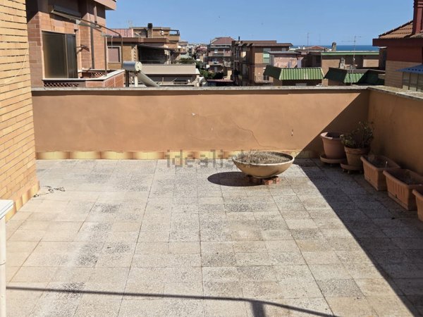 appartamento in vendita a Pomezia in zona Torvaianica