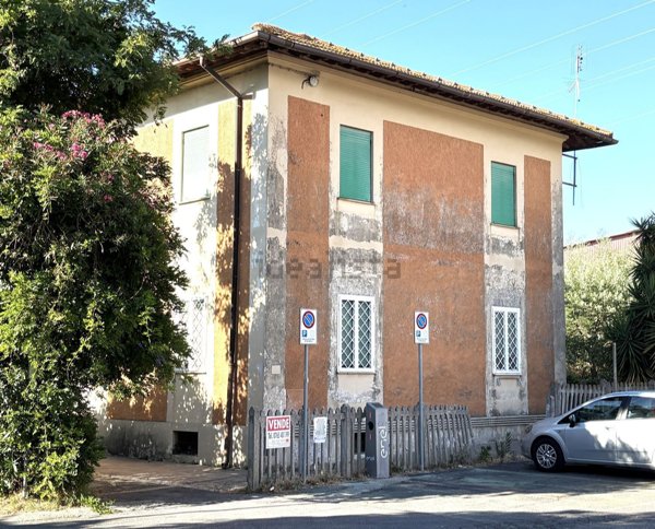 appartamento in vendita a Pomezia in zona Santa Palomba