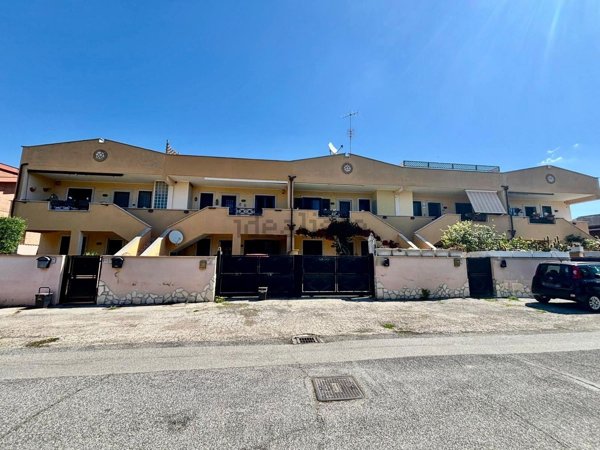 appartamento in vendita a Pomezia in zona Torvaianica