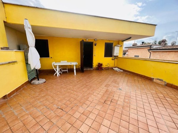 appartamento in vendita a Pomezia in zona Torvaianica Alta