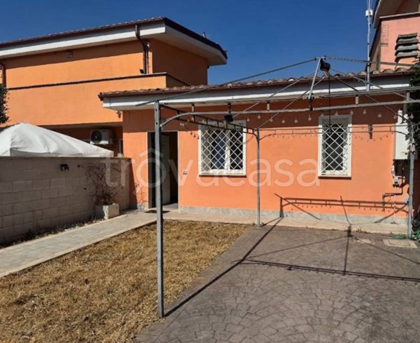 casa indipendente in vendita a Pomezia in zona Castagnetta