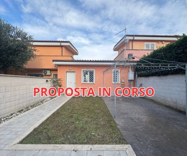 casa indipendente in vendita a Pomezia