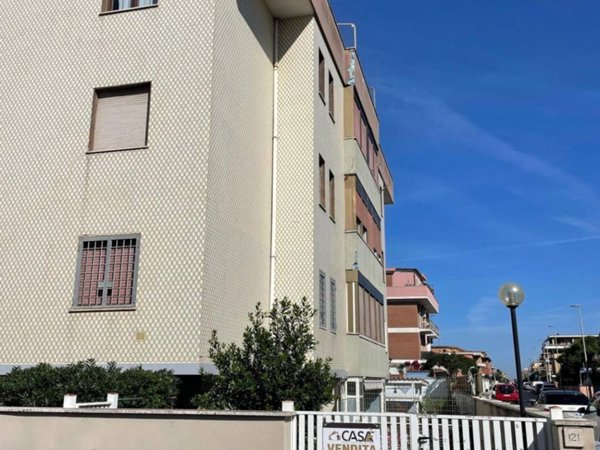 appartamento in vendita a Pomezia in zona Torvaianica