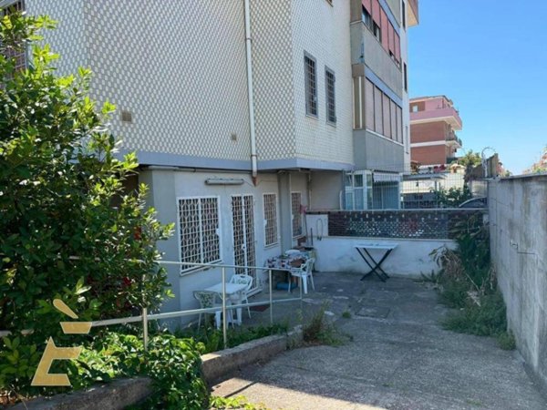 appartamento in vendita a Pomezia in zona Torvaianica