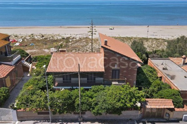 casa indipendente in vendita a Pomezia in zona Torvaianica