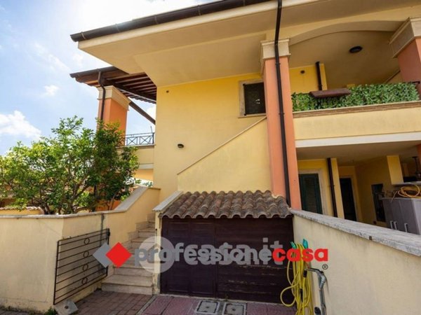 casa indipendente in vendita a Pomezia in zona Campo Jemini