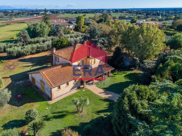 casale in vendita a Pomezia in zona Santa Palomba