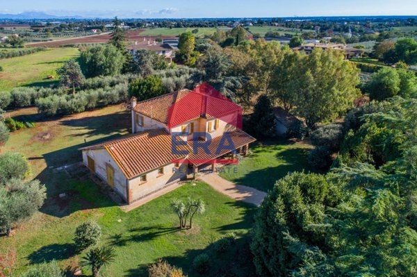 casa indipendente in vendita a Pomezia