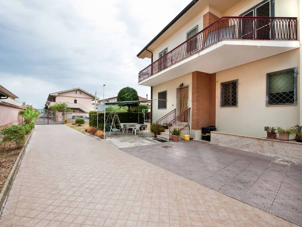 casa indipendente in vendita a Pomezia in zona Campo Selva
