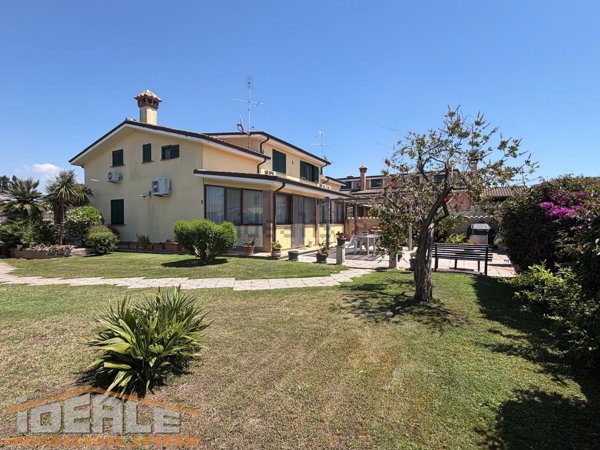 casa indipendente in vendita a Pomezia