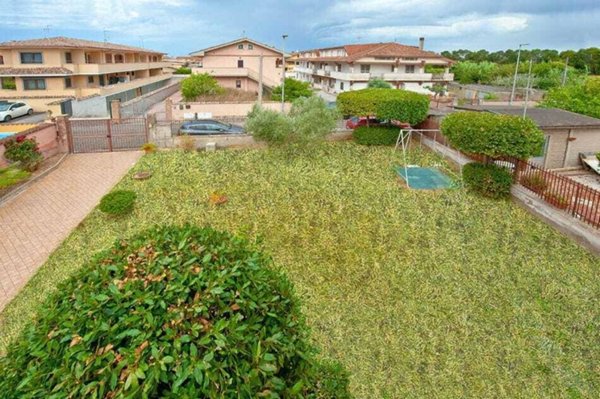 casa indipendente in vendita a Pomezia in zona Torvaianica