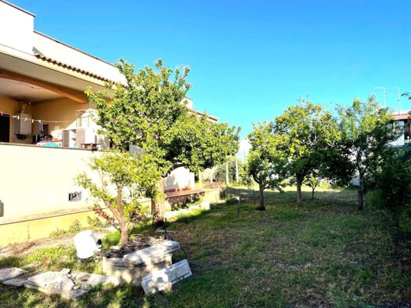 casa indipendente in vendita a Pomezia in zona Campo Selva