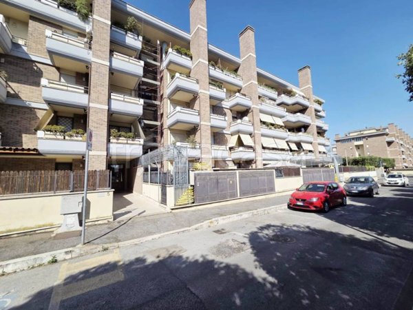 appartamento in vendita a Pomezia in zona Colli di Enea