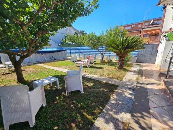 casa indipendente in vendita a Pomezia in zona Campo Selva