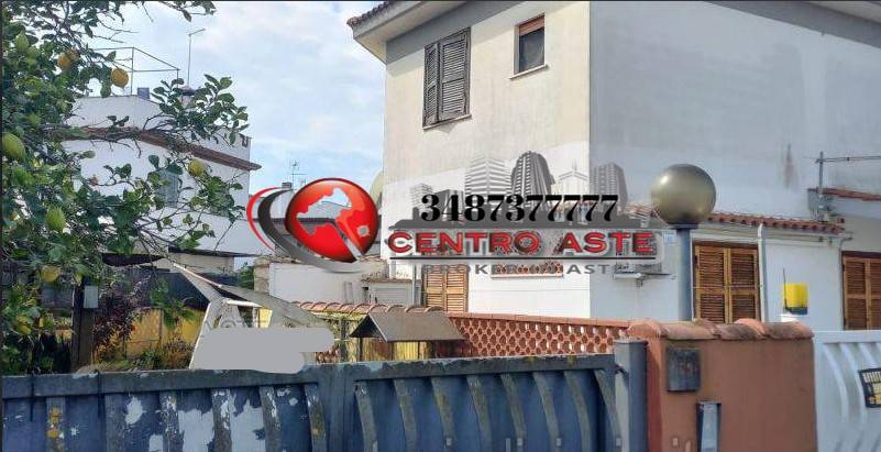 appartamento in vendita a Pomezia in zona Torvaianica