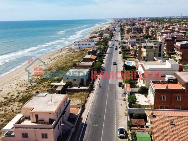 casa indipendente in vendita a Pomezia in zona Torvaianica