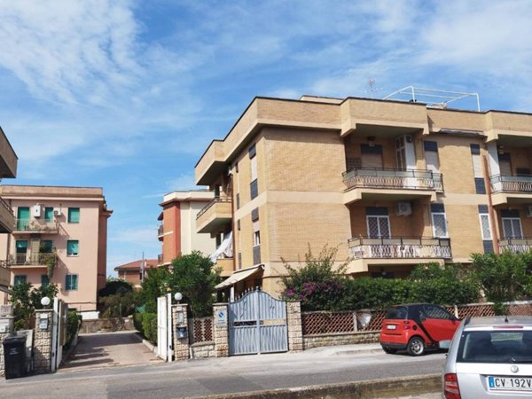appartamento in vendita a Pomezia in zona Torvaianica