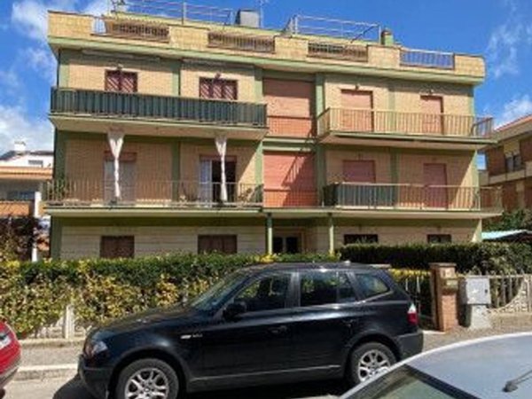 appartamento in vendita a Pomezia in zona Torvaianica