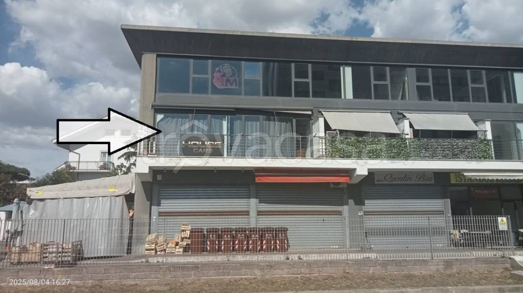 appartamento in vendita a Pomezia in zona Campo Bello