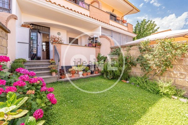 casa indipendente in vendita a Pomezia in zona Viceré