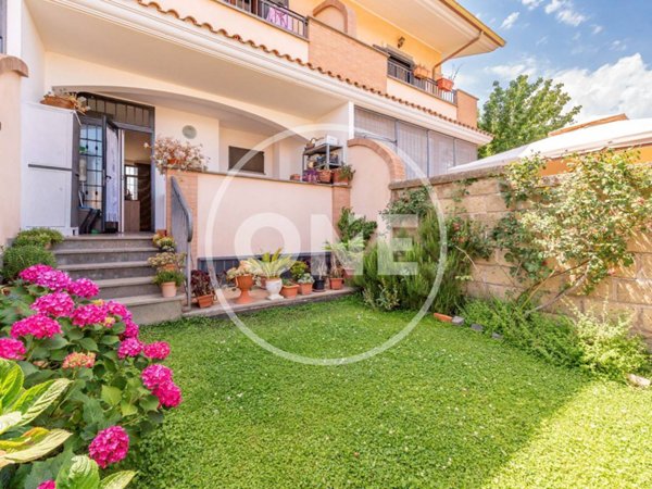 casa indipendente in vendita a Pomezia in zona Viceré