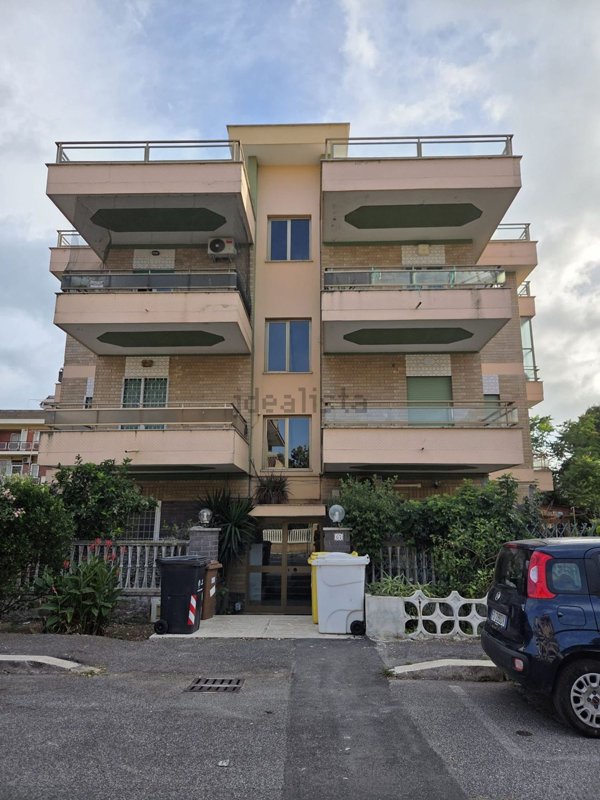 appartamento in vendita a Pomezia in zona Torvaianica