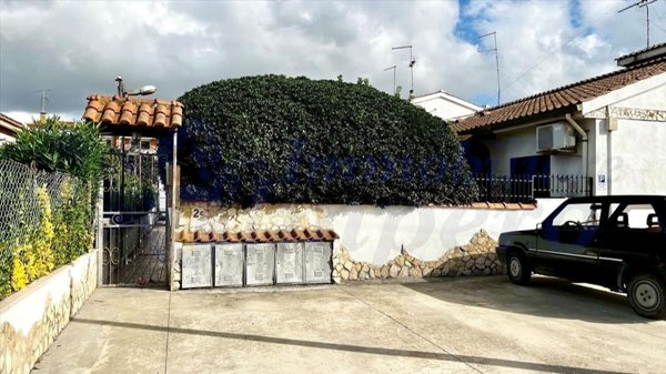appartamento in vendita a Pomezia in zona Campo Selva