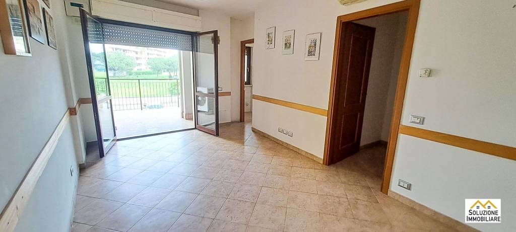 appartamento in vendita a Pomezia in zona Santa Palomba