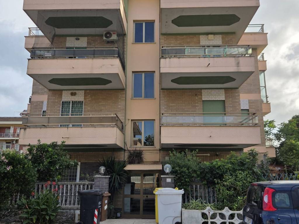 appartamento in vendita a Pomezia in zona Torvaianica