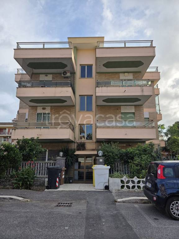 appartamento in vendita a Pomezia in zona Torvaianica
