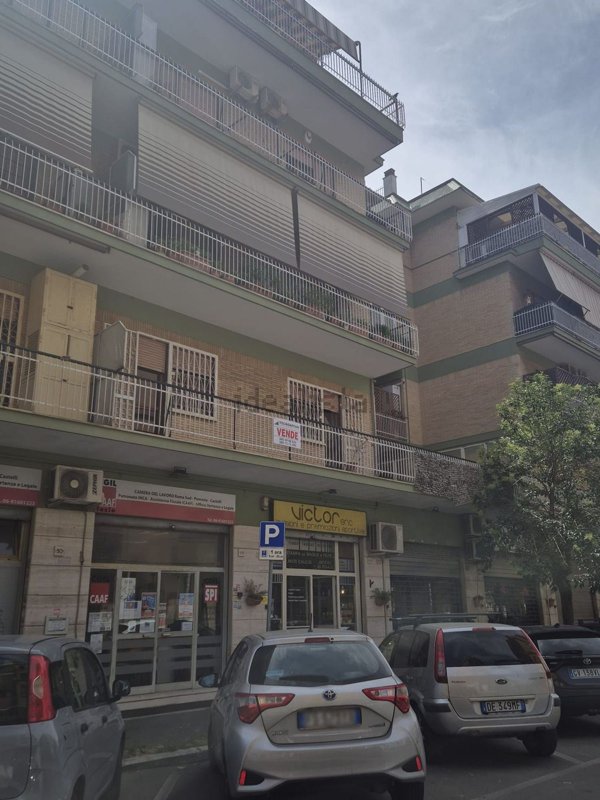 appartamento in vendita a Pomezia in zona Castagnetta