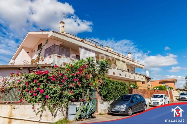 casa indipendente in vendita a Pomezia in zona Pratica di Mare