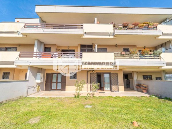 appartamento in vendita a Pomezia in zona Torvaianica
