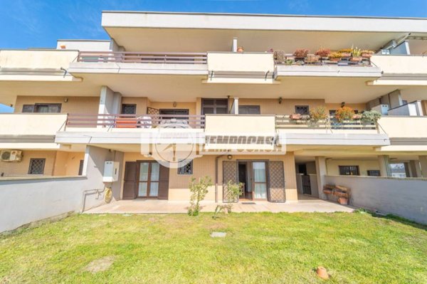 appartamento in vendita a Pomezia in zona Torvaianica