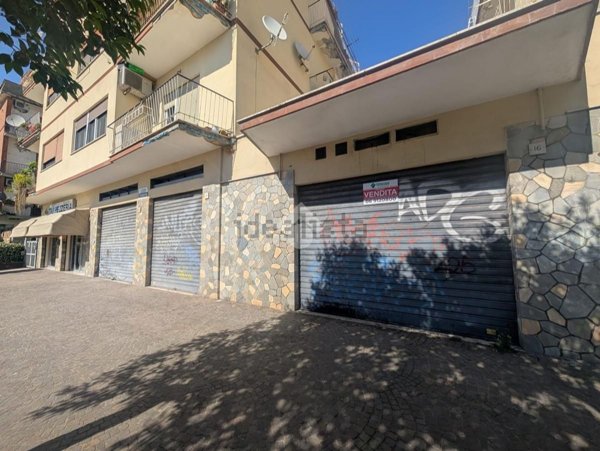 locale commerciale in vendita a Pomezia