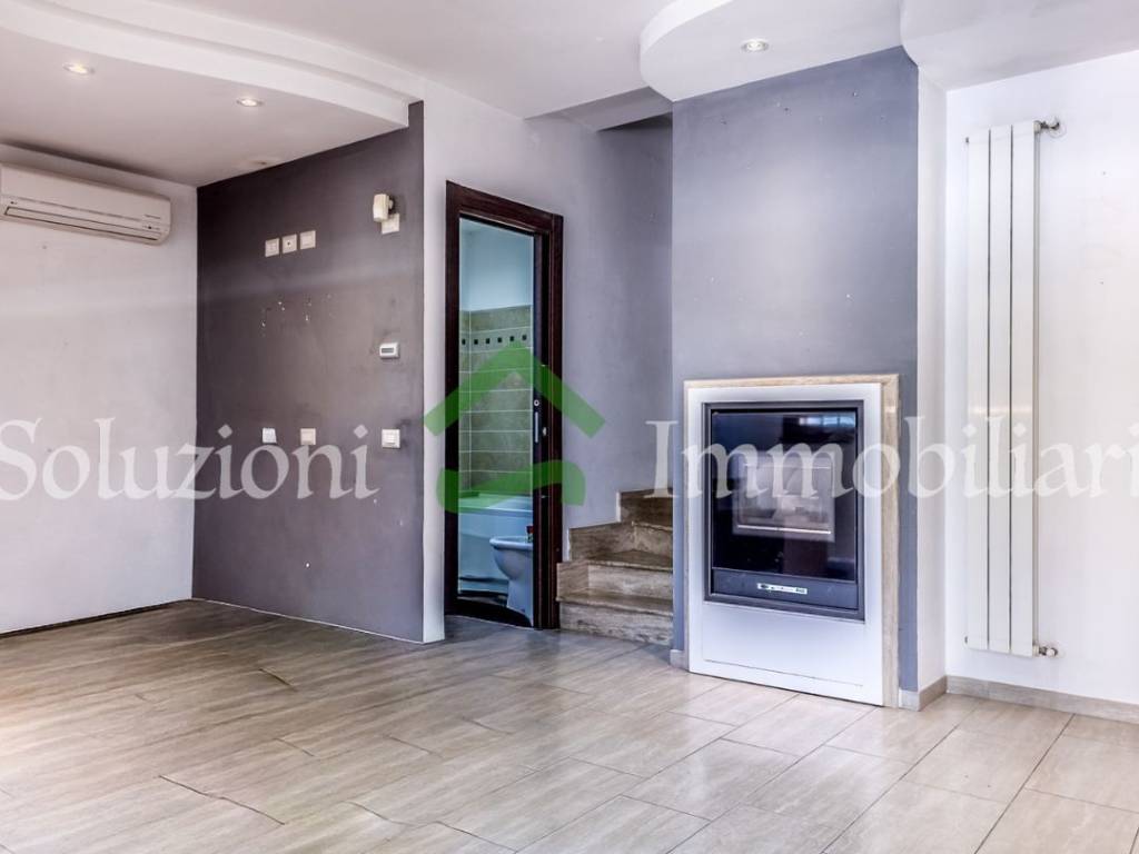 casa indipendente in vendita a Pomezia in zona Campo Jemini