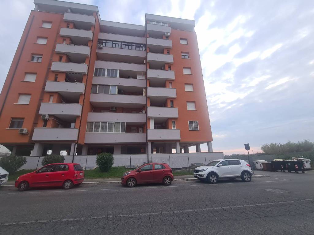 appartamento in vendita a Pomezia in zona Santa Palomba
